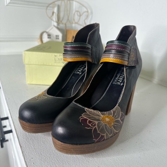 L’Artiste Svetlina Mary Jane Heels Black Leather w/ Fall Floral Embroidery 10.5 - Picture 3 of 8